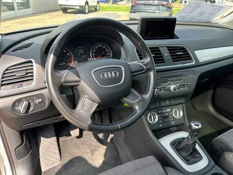 Audi Q3 2.0 TFSI quattro XENON+PANO+AHK+PDC+GJR