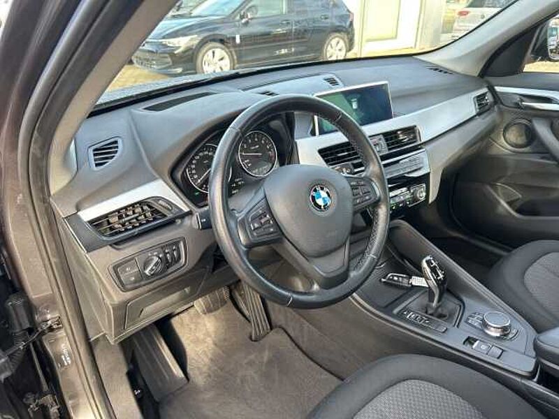 BMW X1 sDrive 18i Advantage HUD+AHK+TEMPOMAT