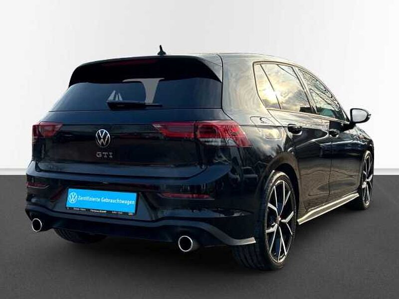 Volkswagen Golf GTI VIII 2.0 TSI DSG+LED+NAVI+KAMERA+H&K VIII 2.0 TSI DSG+LED+NAVI+KAMERA+H&K